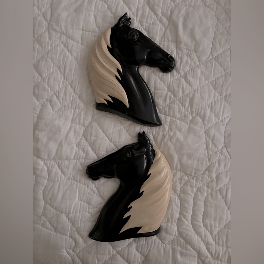 ✨ Step back in time with these 1959 Vintage Miller Studios Chalkware Horses! ✨